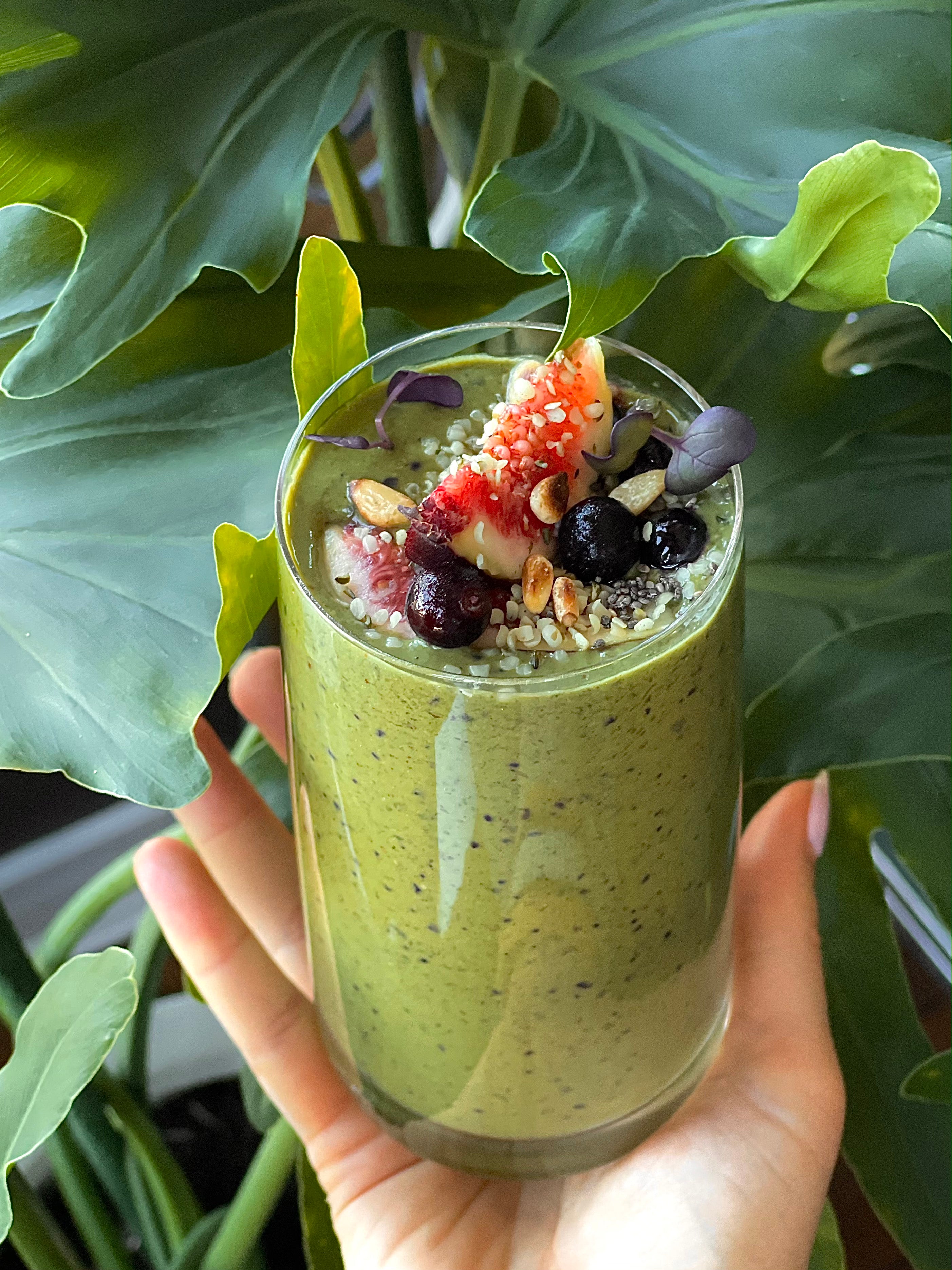 Blueberry, Kale & Fig Oasis Smoothie